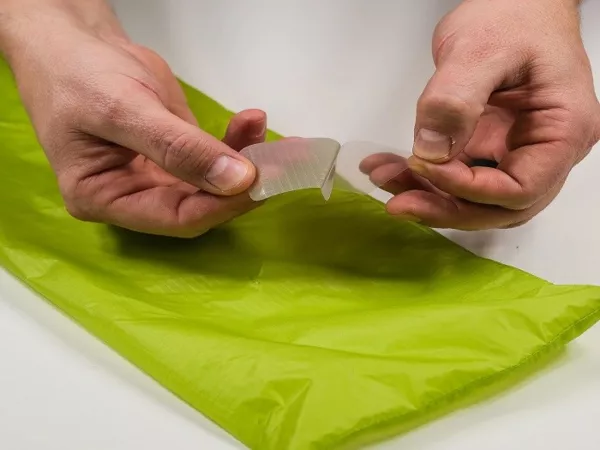 Zdjęcie 2 produktu Zestaw łatek naprawczych GearAid Tenacious Tape SilNylon Patches