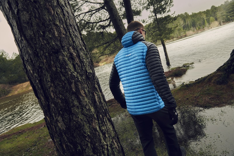 najlepsze kurtki syntetyczne w góry na zimę